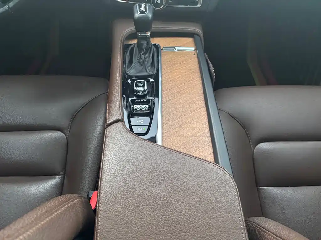 Volvo S90 — миниатюра 6