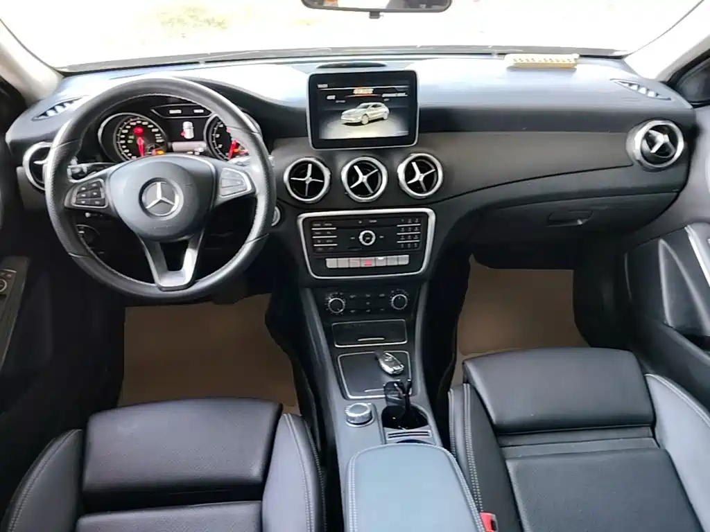 Mercedes-Benz GLA — миниатюра 10