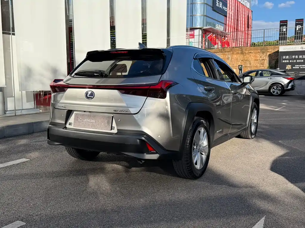Lexus UX — миниатюра 4