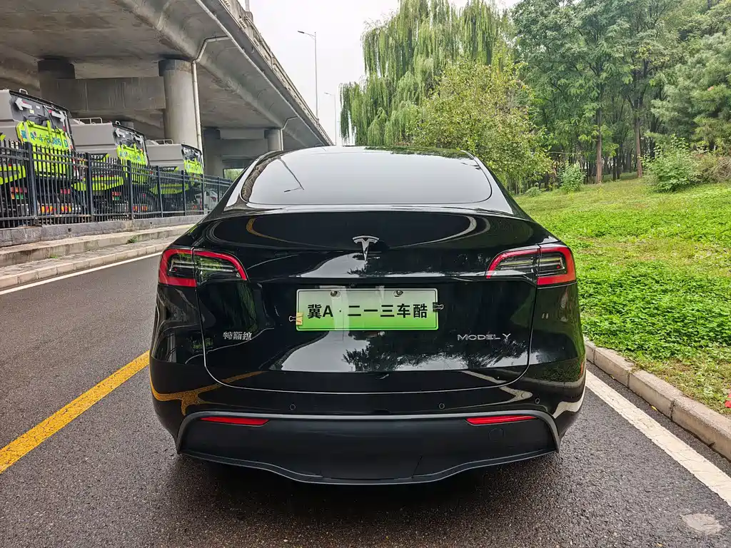 Tesla Model Y 2023 — фото 11