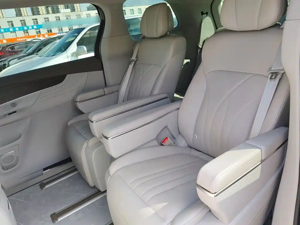 Roewe iMAX8 New Energy — миниатюра 17