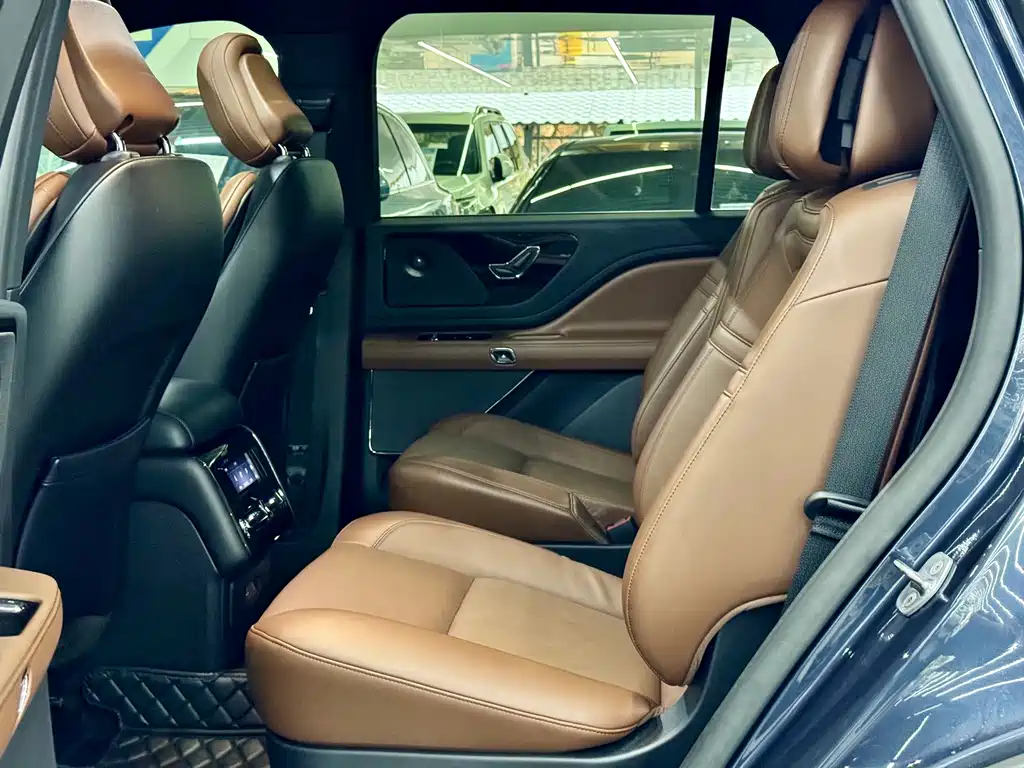 Lincoln Aviator — миниатюра 6