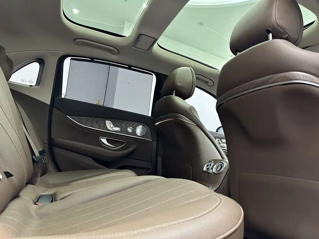 Mercedes-Benz E-Class 2023 — фото 15