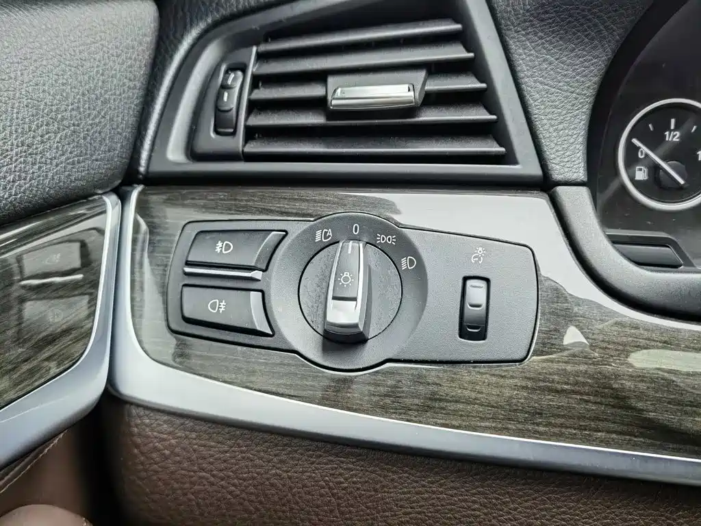 BMW 5 Series — миниатюра 21