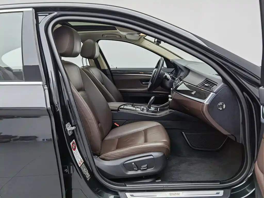 BMW 5 Series — миниатюра 23