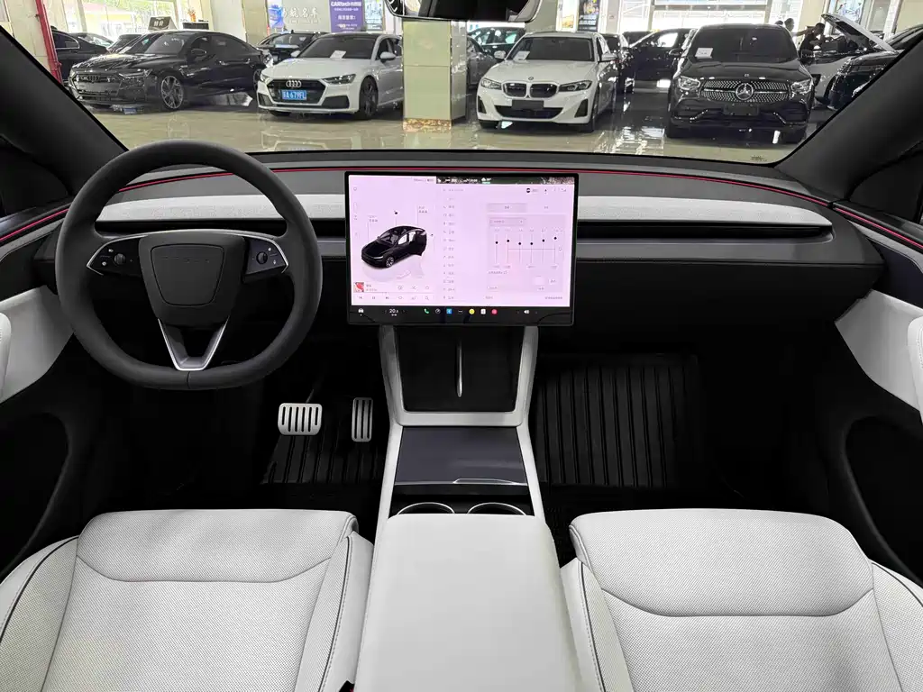 Tesla Model Y L — миниатюра 10