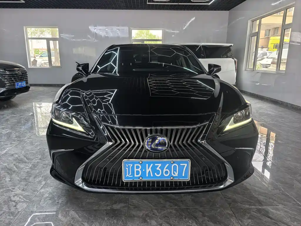 Lexus ES 2019