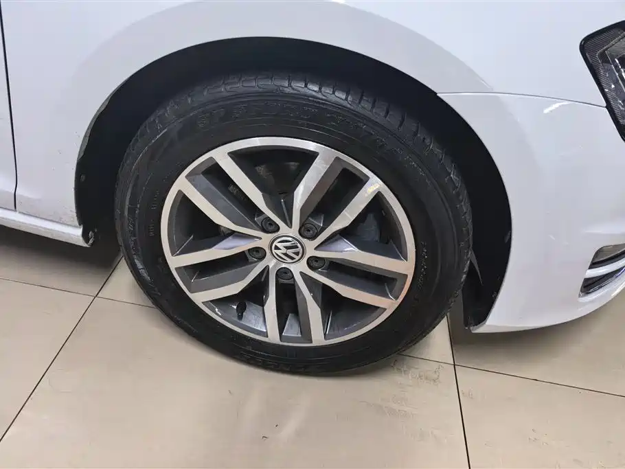 Volkswagen Golf 2016 230TSI AT Luxury