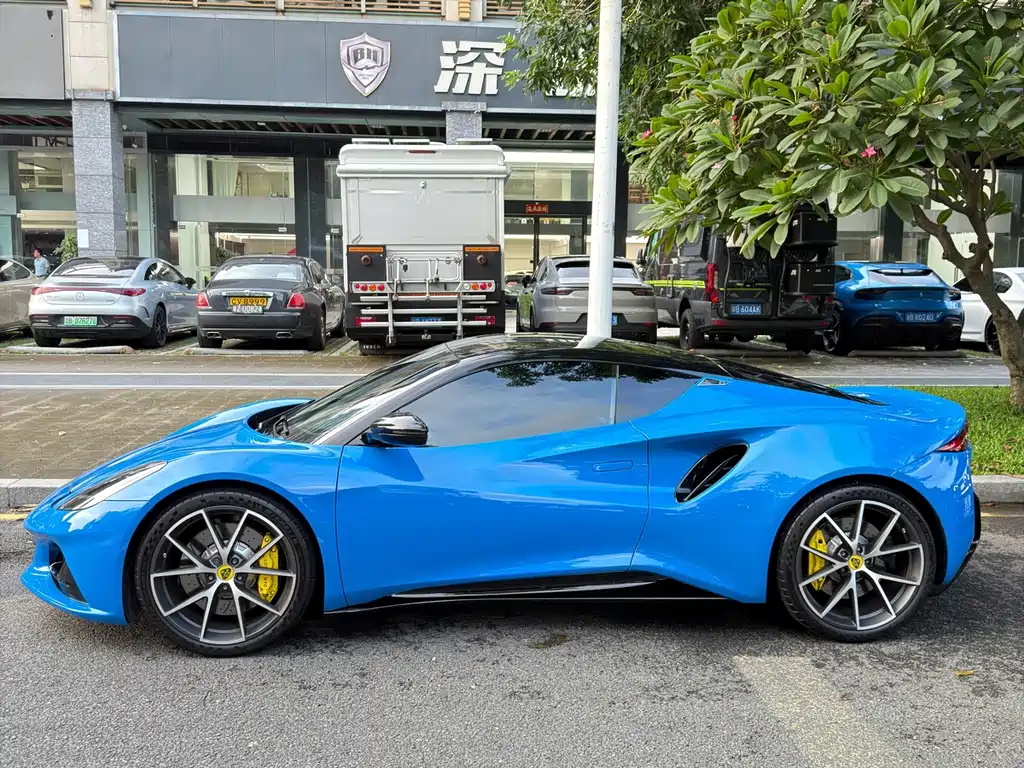 Lotus Emira — миниатюра 2