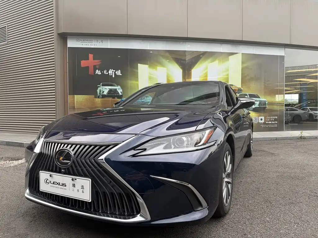 Lexus ES 2020