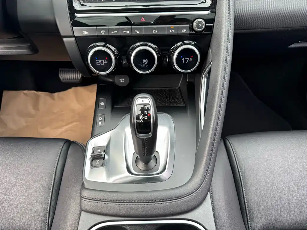 Jaguar E-PACE — миниатюра 14