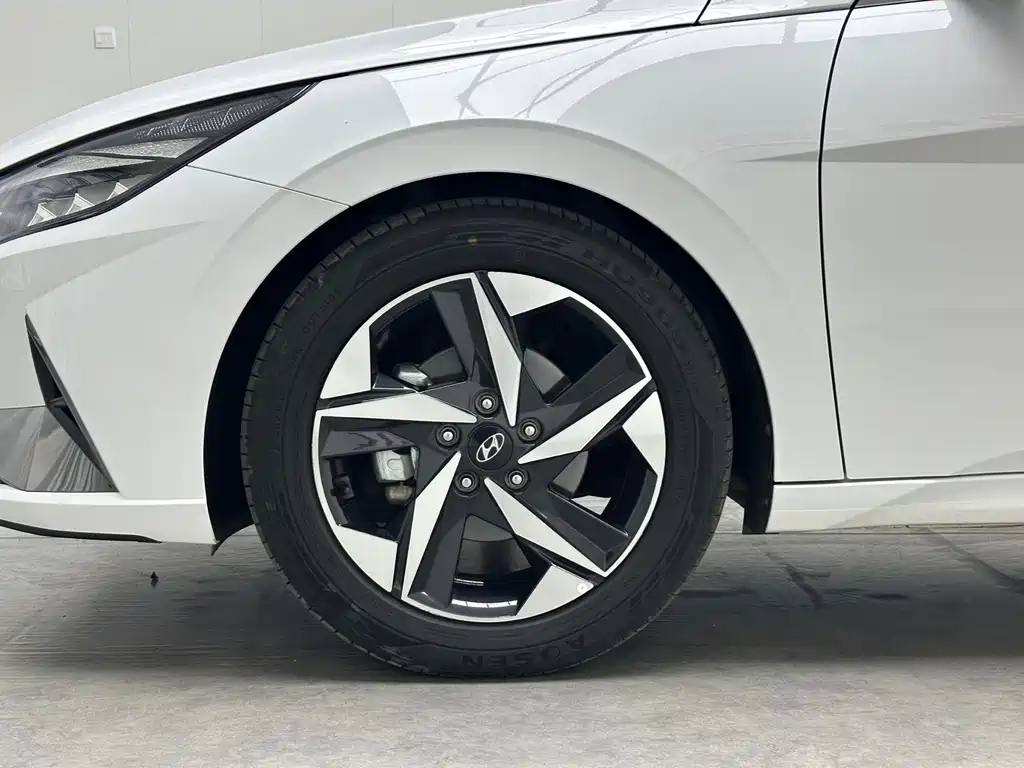 Hyundai Elantra — миниатюра 17