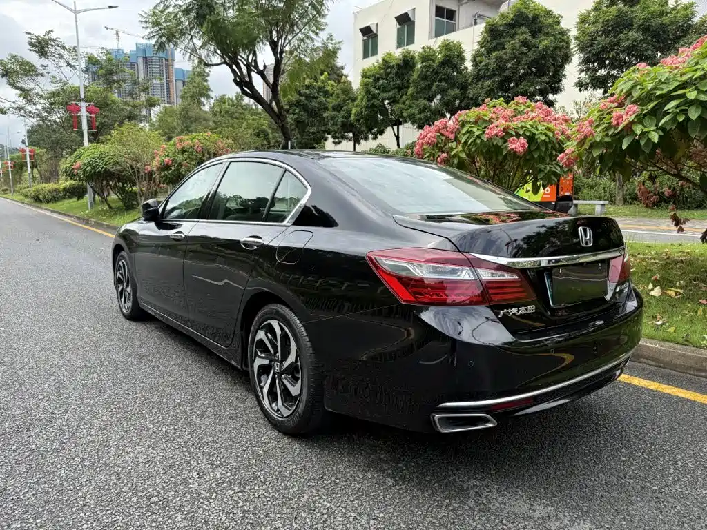 Honda Accord — миниатюра 7