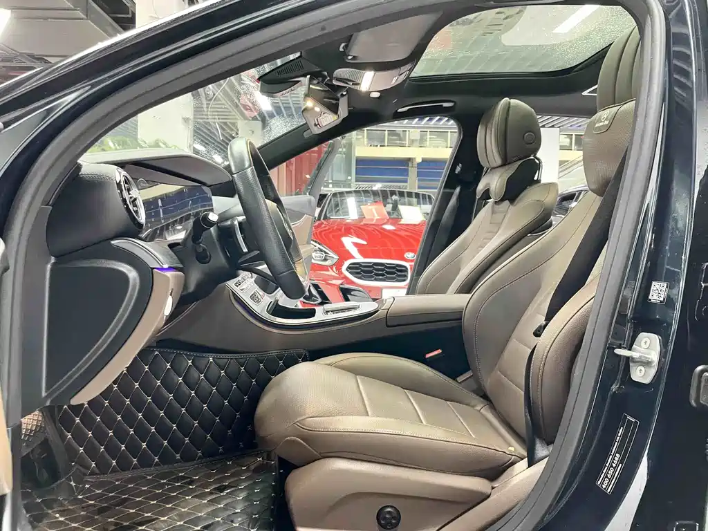 Mercedes-Benz E-Class — миниатюра 11