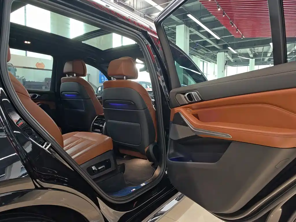 BMW X7 — миниатюра 24