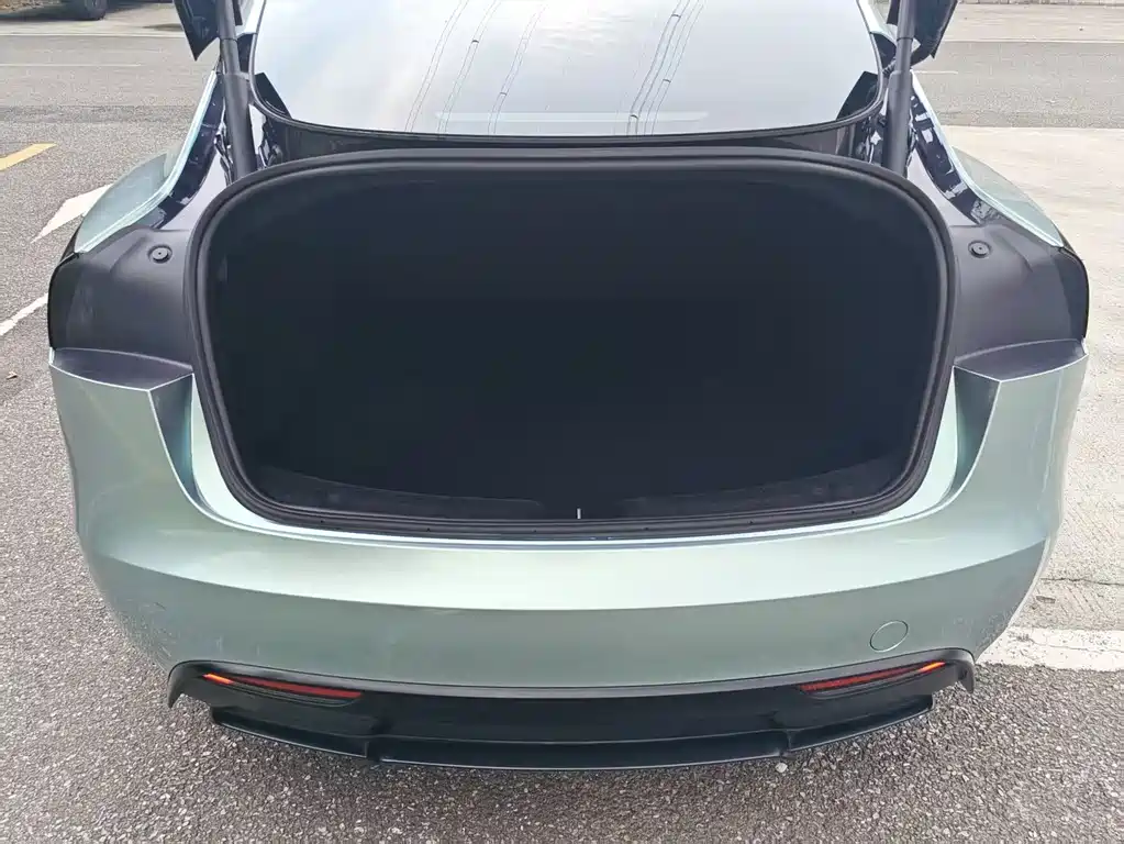 Tesla Model 3 — миниатюра 8