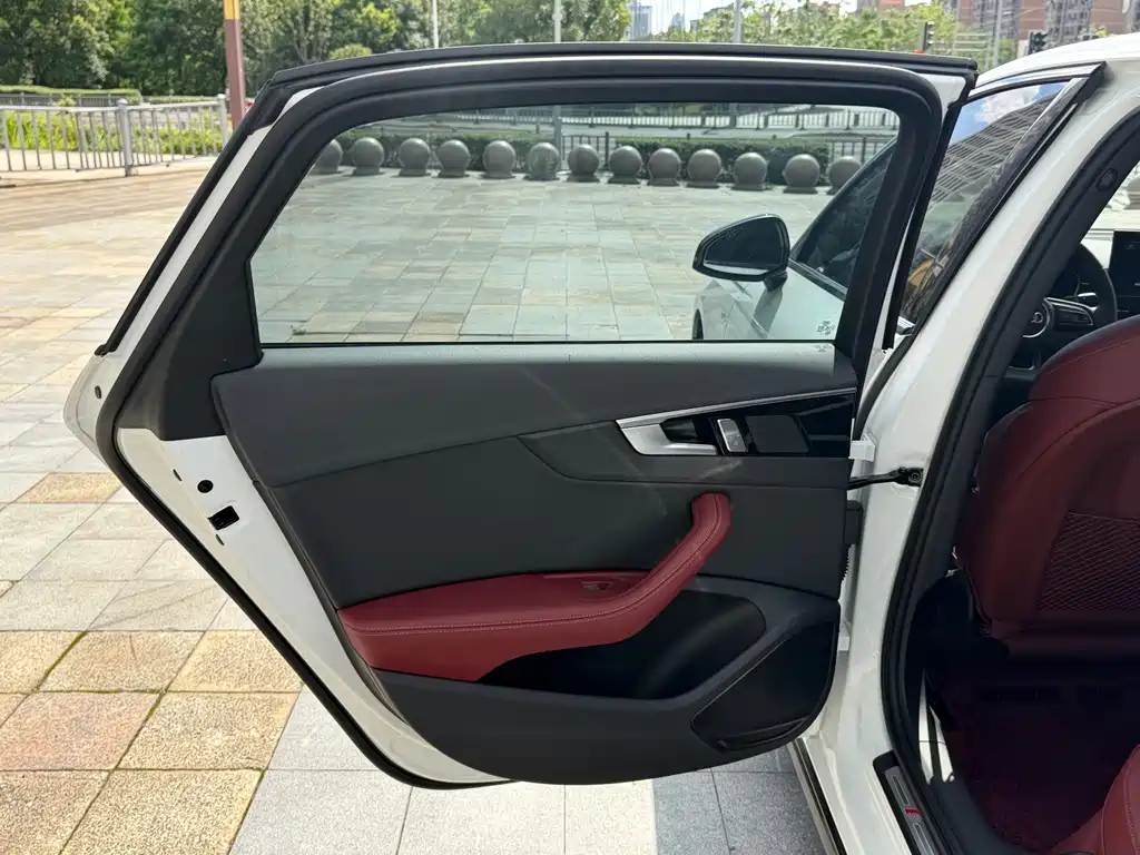 Audi A4L — миниатюра 12