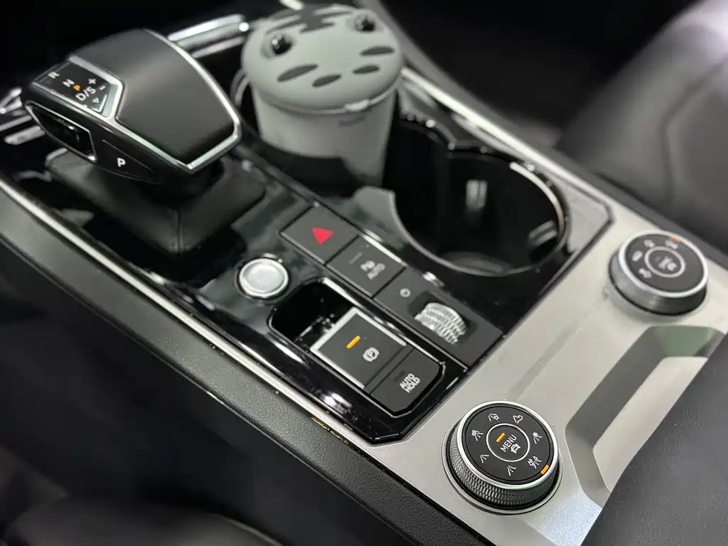 Volkswagen Touareg — миниатюра 32