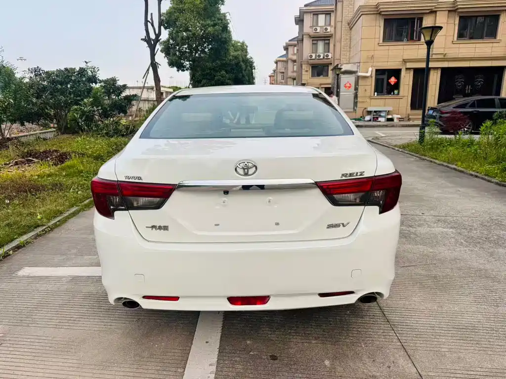 Toyota Reiz — миниатюра 6