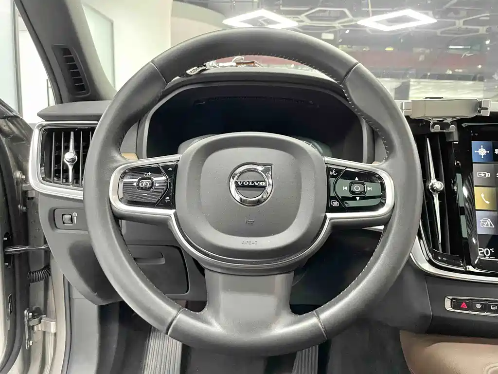 Volvo S90 — миниатюра 17