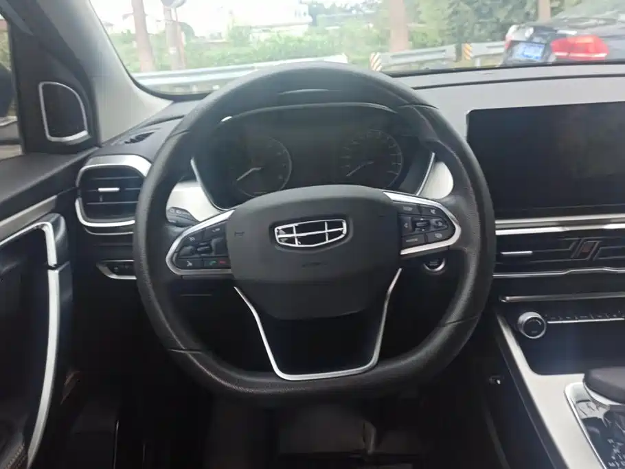 Geely Binyue — миниатюра 15