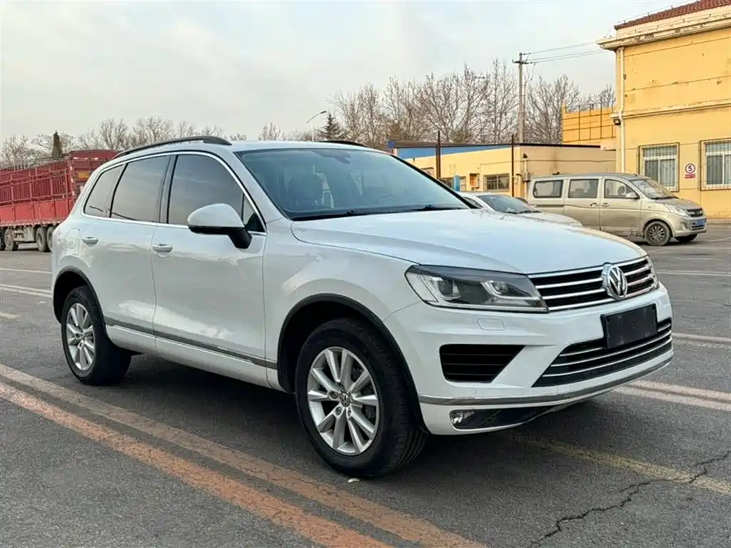 VOLKSWAGEN TOUAREG