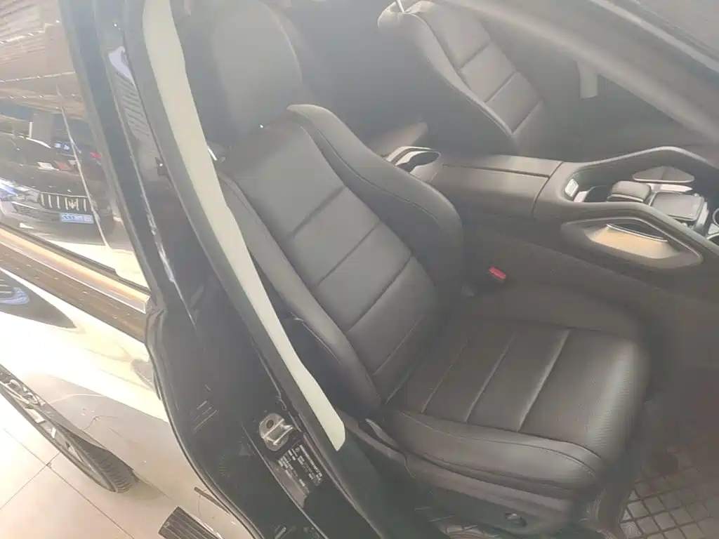 Mercedes-Benz GLE (Import) — миниатюра 25