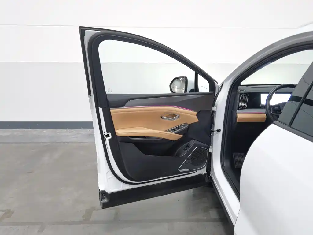 BYD L DM-i — миниатюра 8