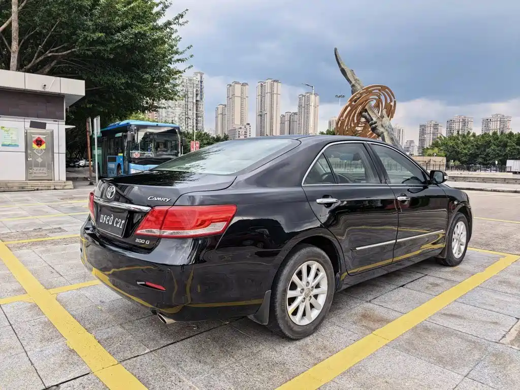 Toyota Camry — миниатюра 5