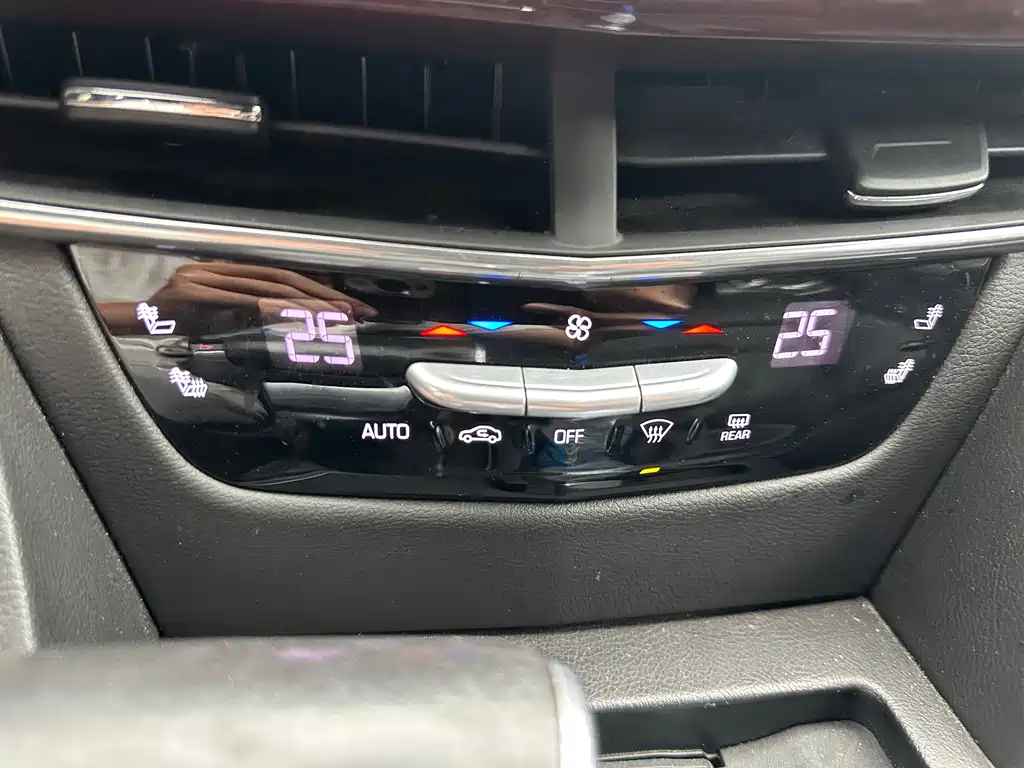 Cadillac CT6 Plug-in — миниатюра 18