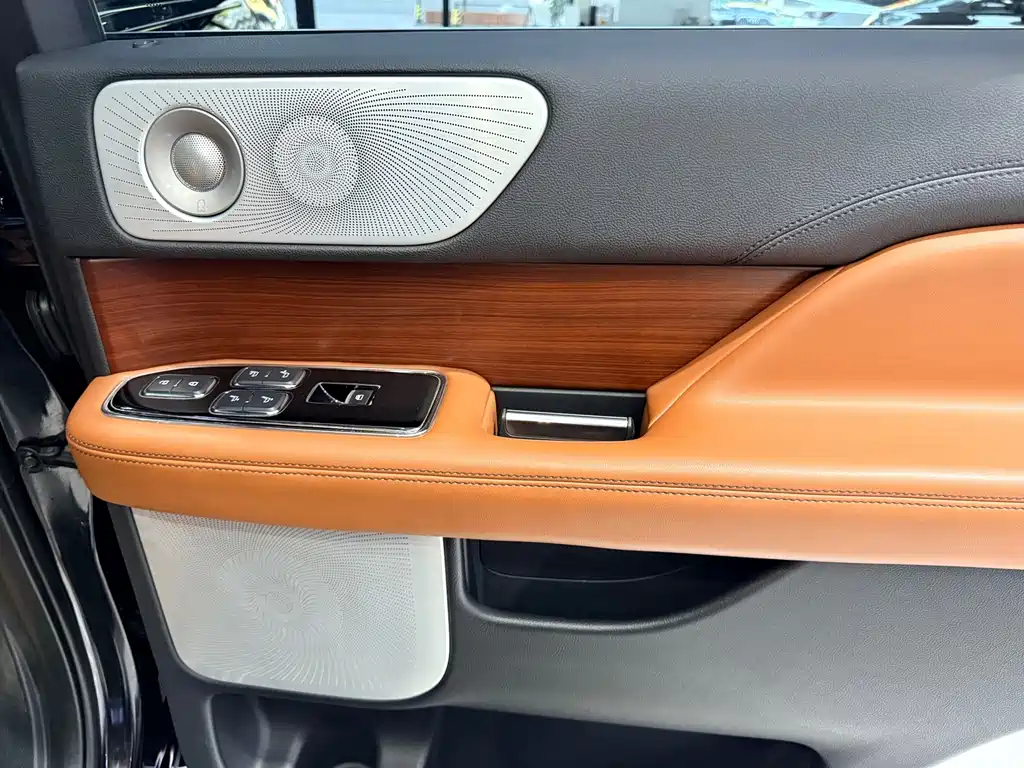 Lincoln Navigator — миниатюра 22