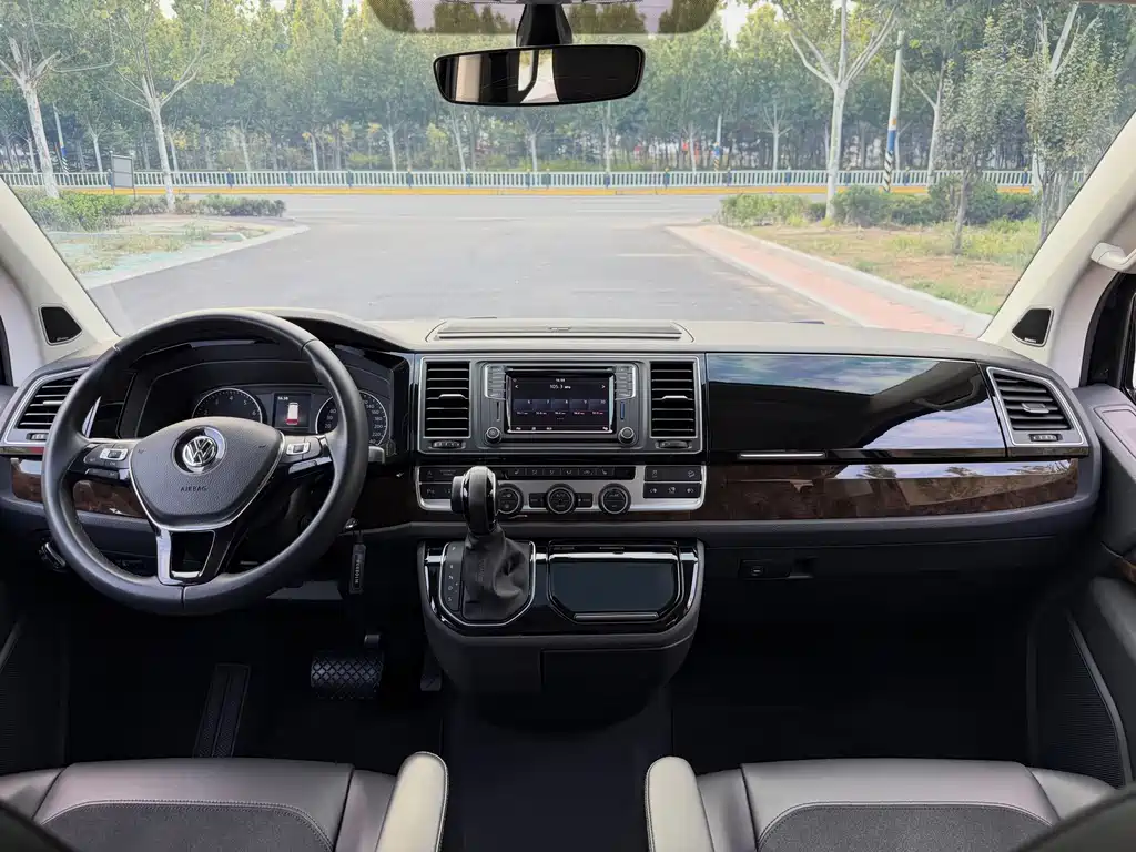 Volkswagen Multivan — миниатюра 7