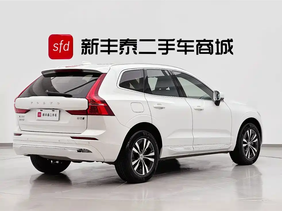 Volvo XC60 2024 B5 Luxury