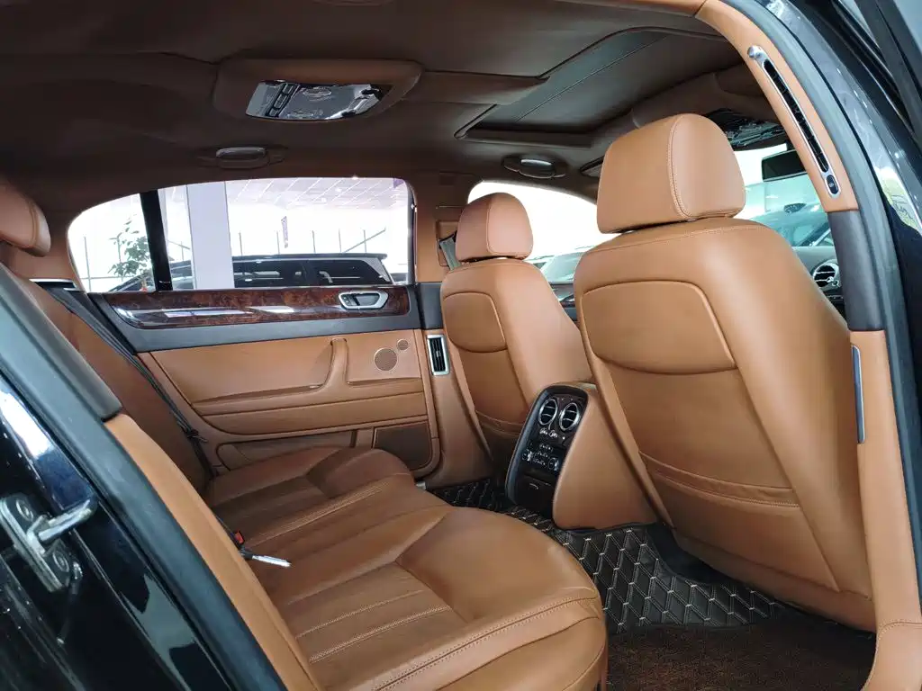 Bentley Flying Spur — миниатюра 16