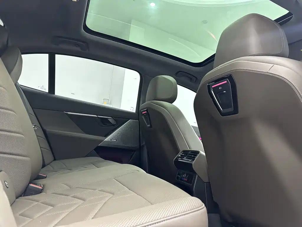 BMW 5 Series — миниатюра 15