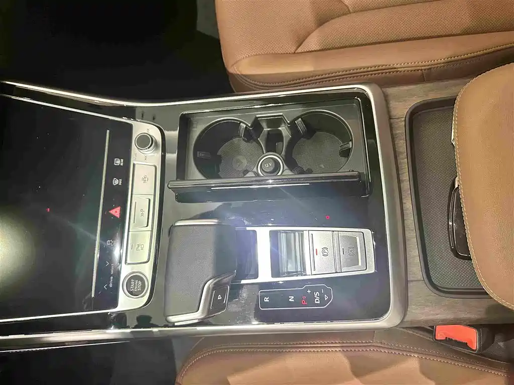 Audi Q7 — миниатюра 8