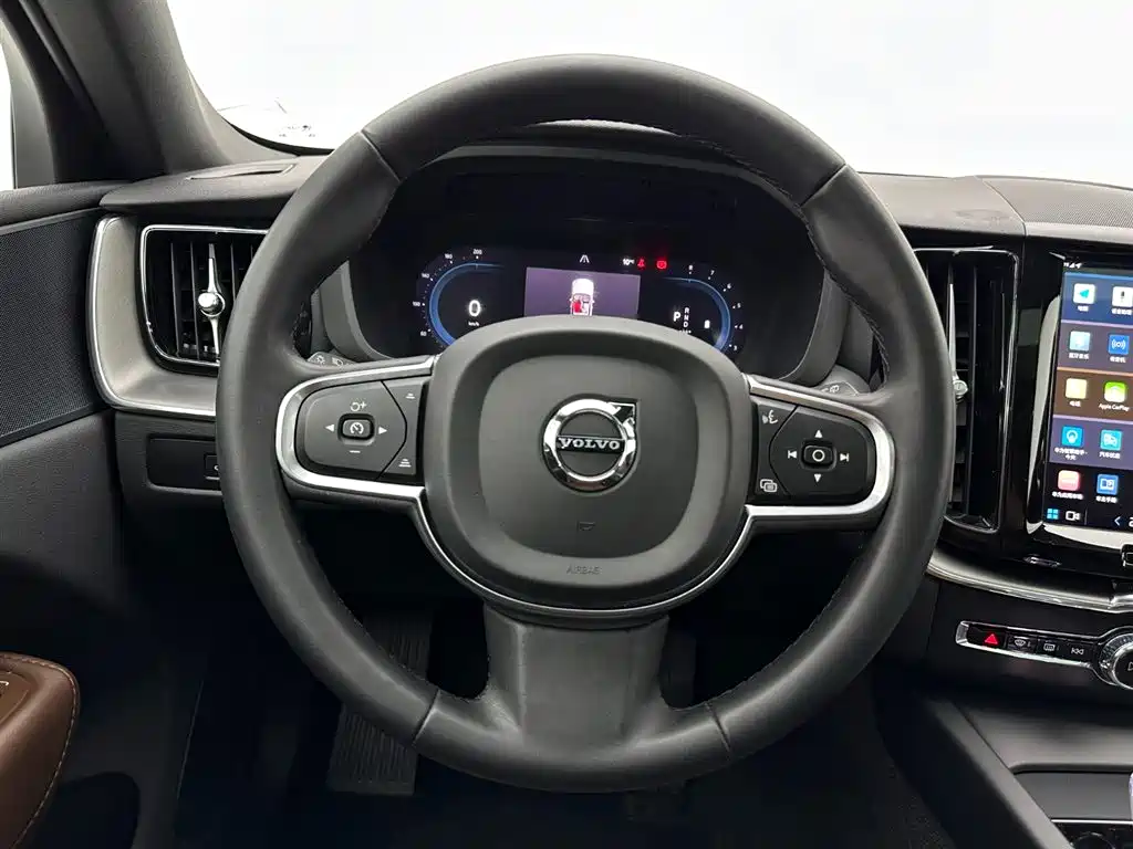 Volvo XC60 2024 B5 Luxury