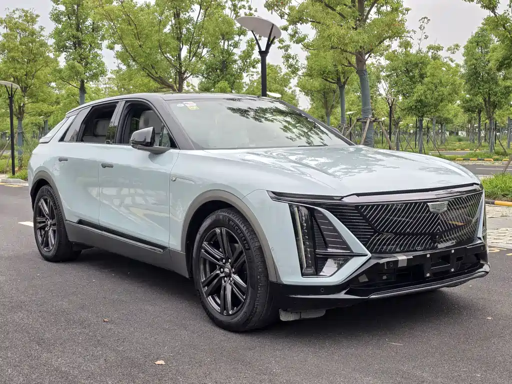 Cadillac IQ 2022 Luxury