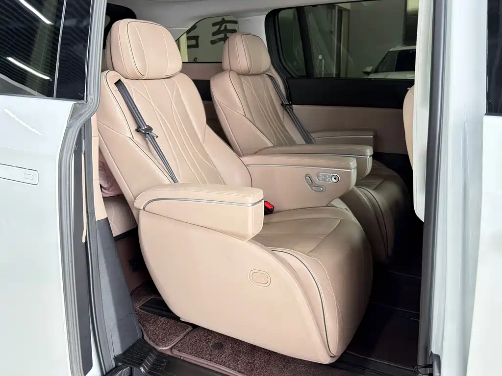 XPeng X9 — миниатюра 18
