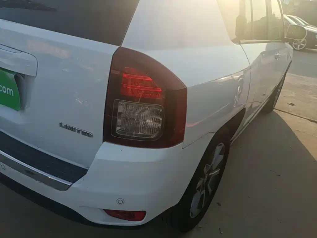 Jeep Compass (Import) — миниатюра 8
