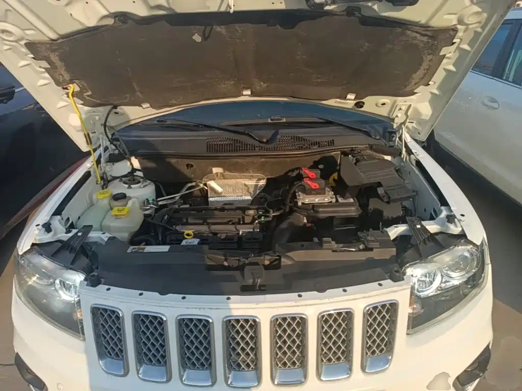 Jeep Compass (Import) — миниатюра 20