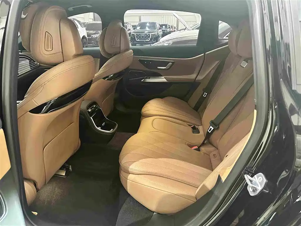 Mercedes-Benz E-Class — миниатюра 13