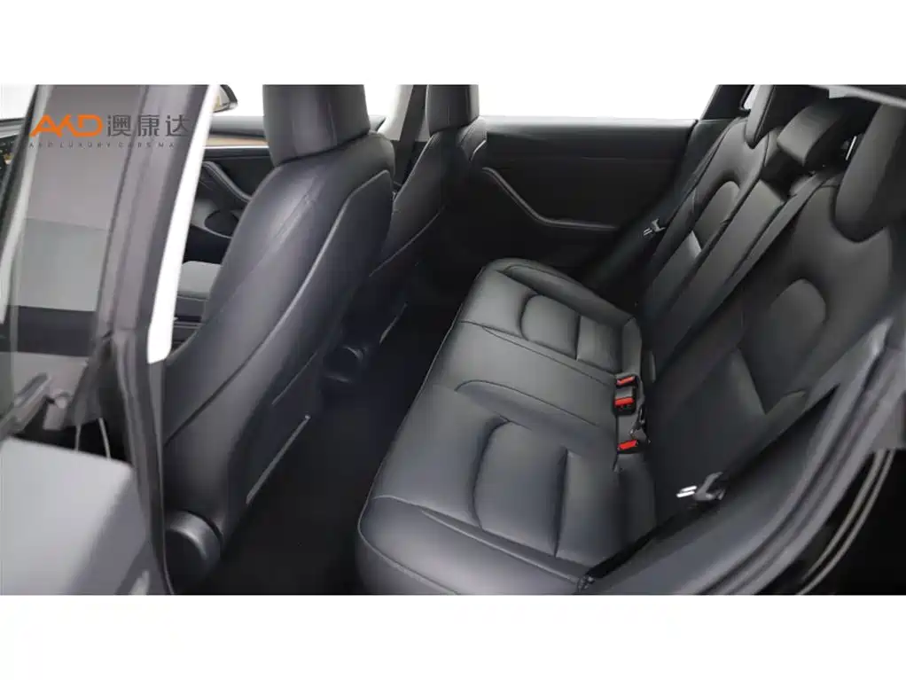 Tesla Model 3 — миниатюра 7