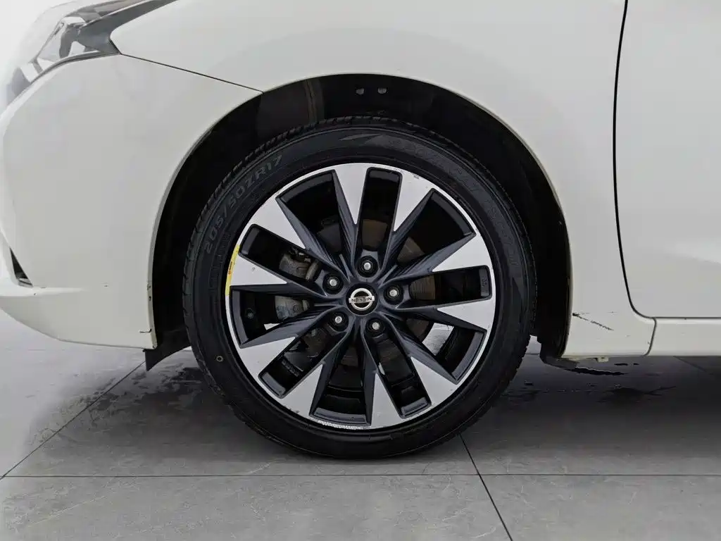 Nissan Bluebird — миниатюра 17