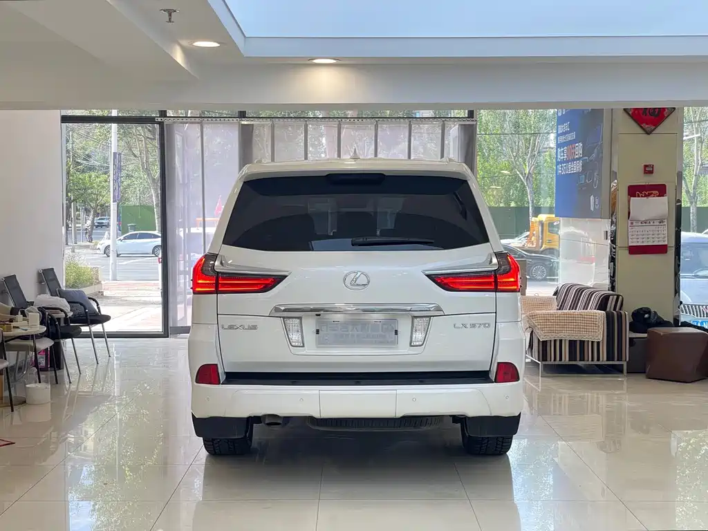 LEXUS  LX