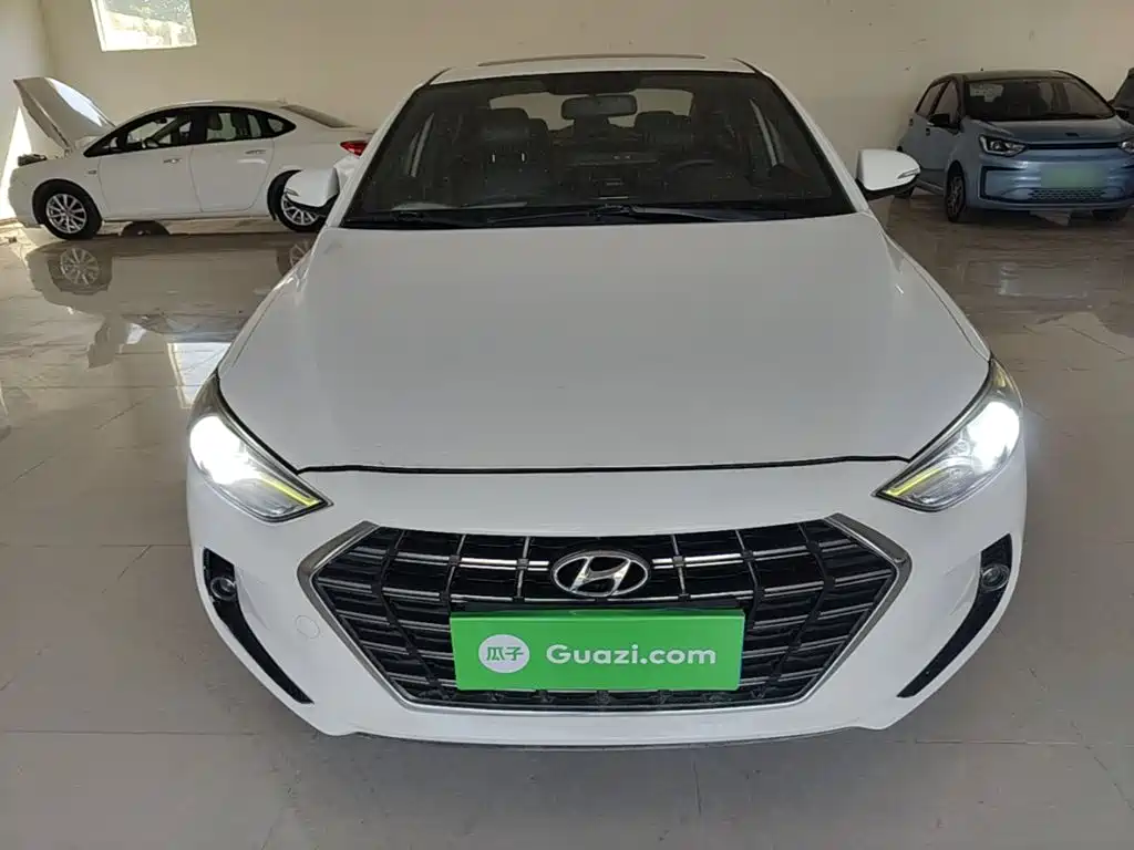 Hyundai Elantra — миниатюра 3