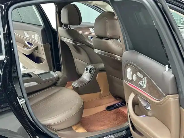 Mercedes-Benz E-Class 2023 — фото 22