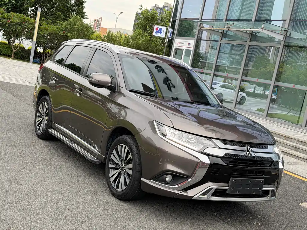 Mitsubishi Outlander — миниатюра 3