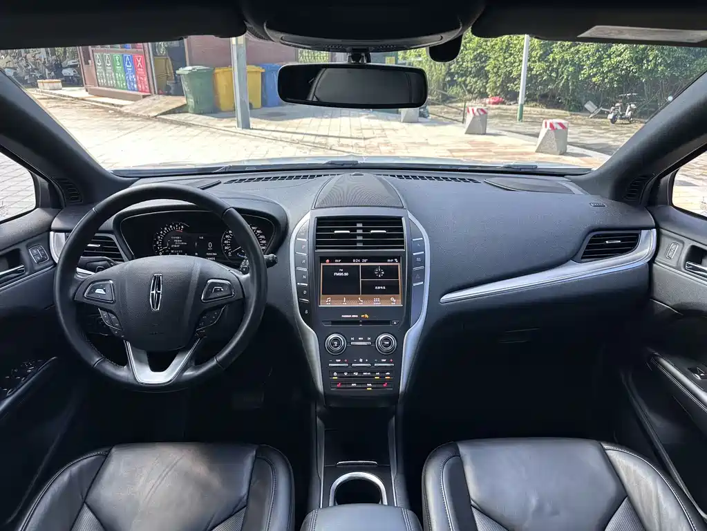 Lincoln MKC — миниатюра 11