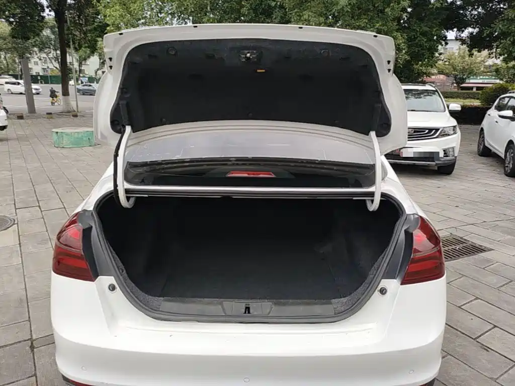 Geely Emgrand — миниатюра 19